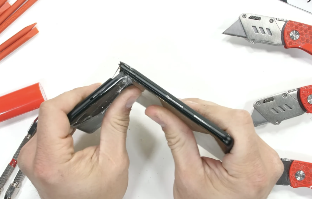 OnePlus 10 Pro Fails YouTuber’s Durability Test OnePlus 10 Pro