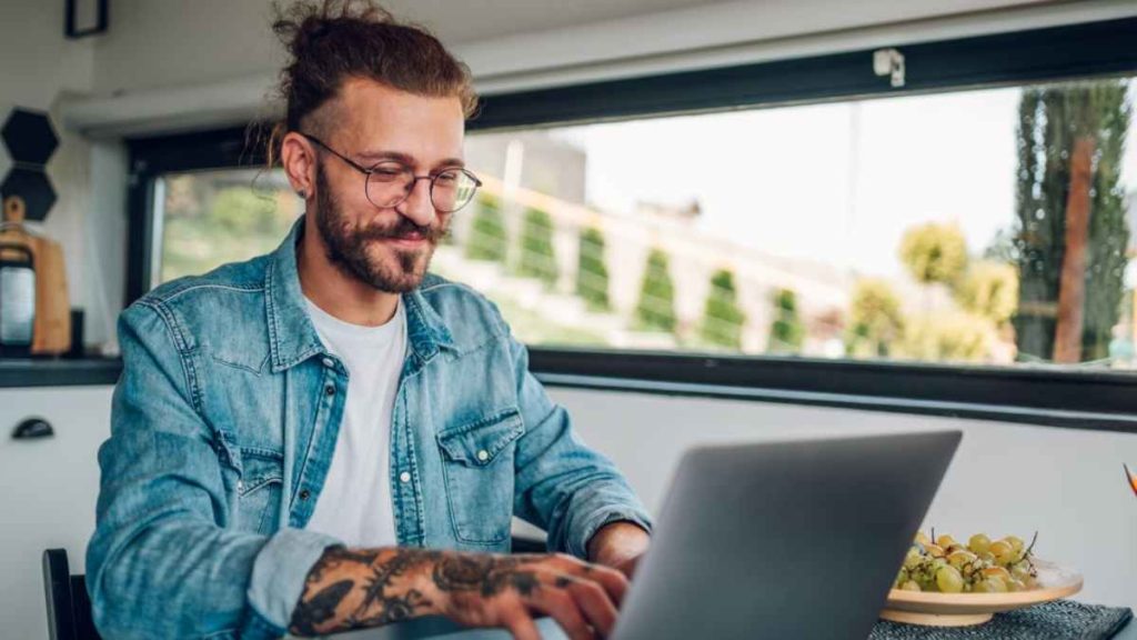 Maximizing Your Productivity While Working from Home Maximizing Your Productivity While Working from Home