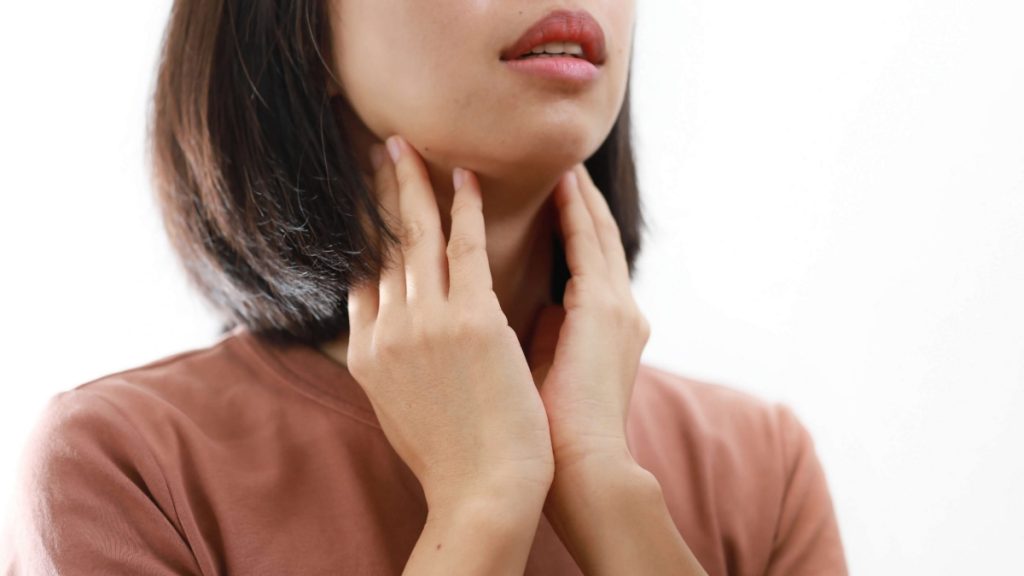 5 Common Signs of Thyroid Disorder 5 Common Signs of Thyroid Disorder